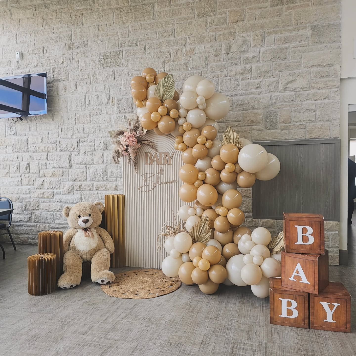 Teddy bear theme baby shower balloon decor in Toronto by Mega Elements